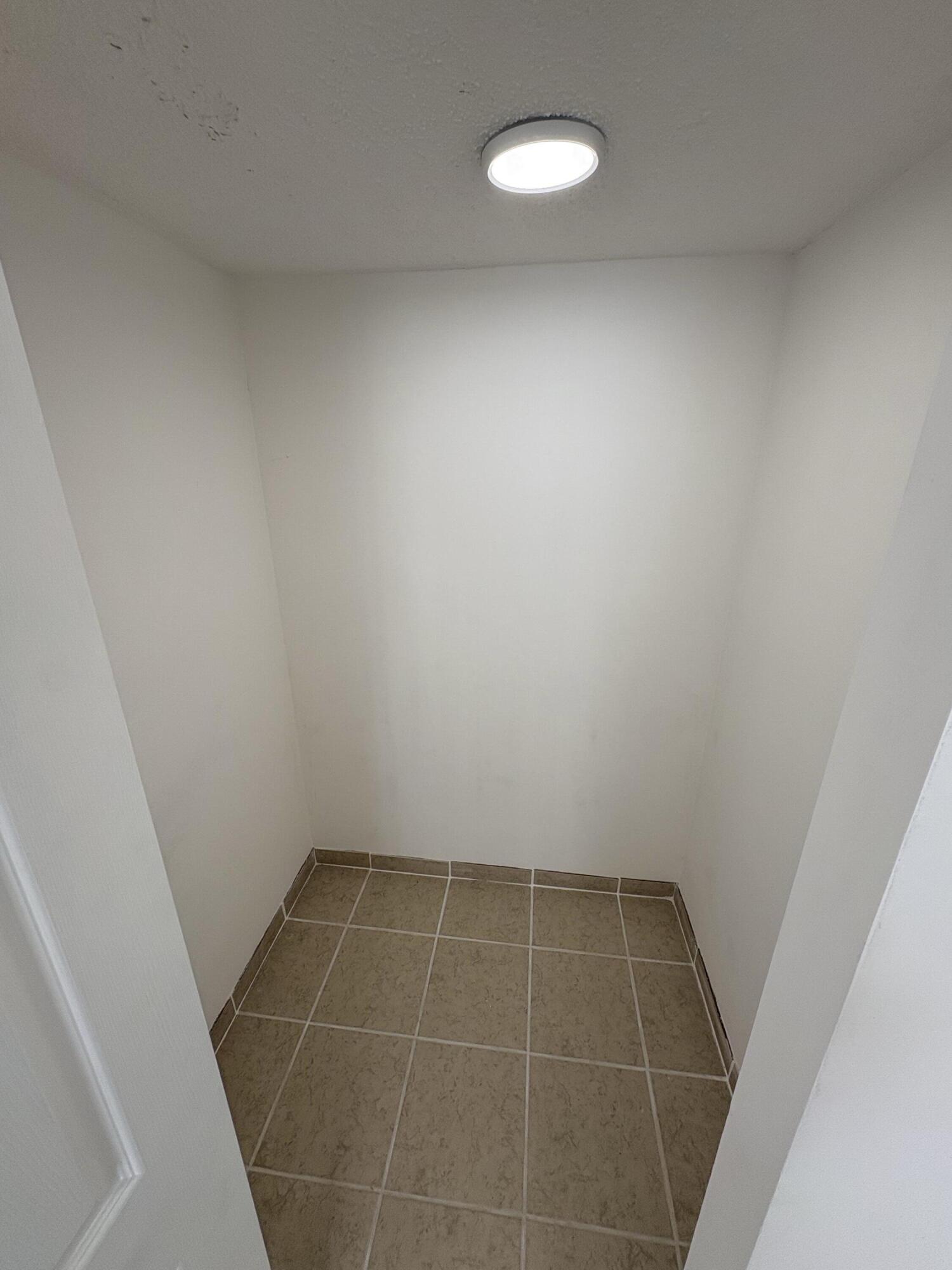 SOMERSET AT LAUDERDALE LAKES - Residential