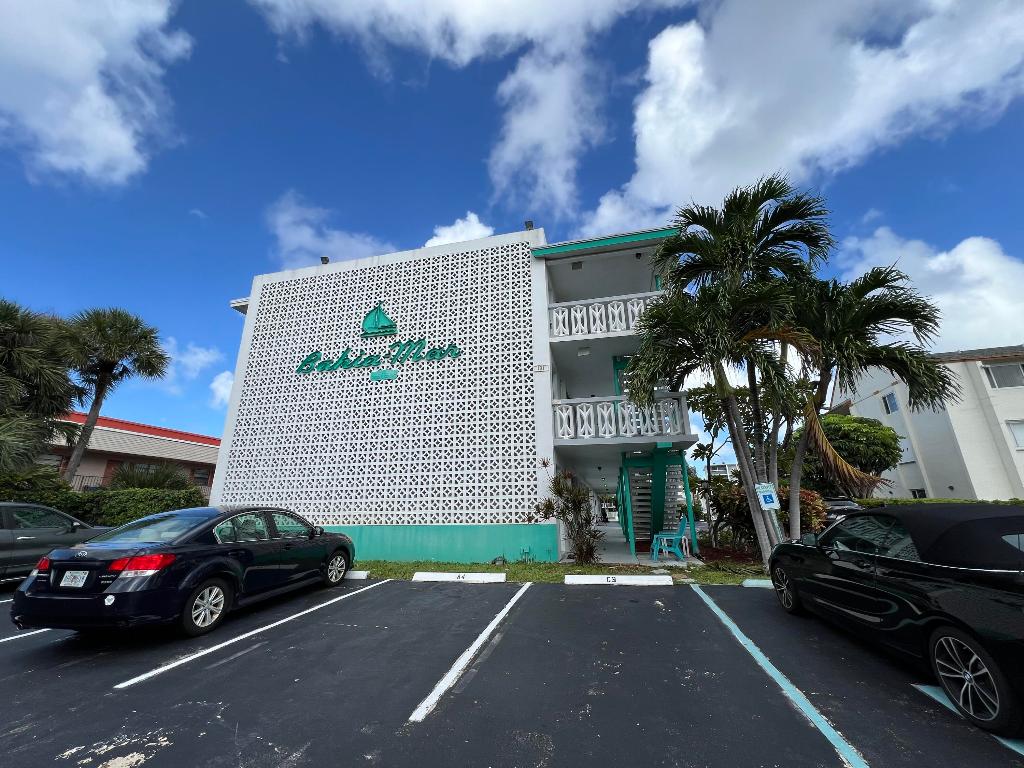 PALM BEACH LAKE WORTH ESTATES - Residential Lease