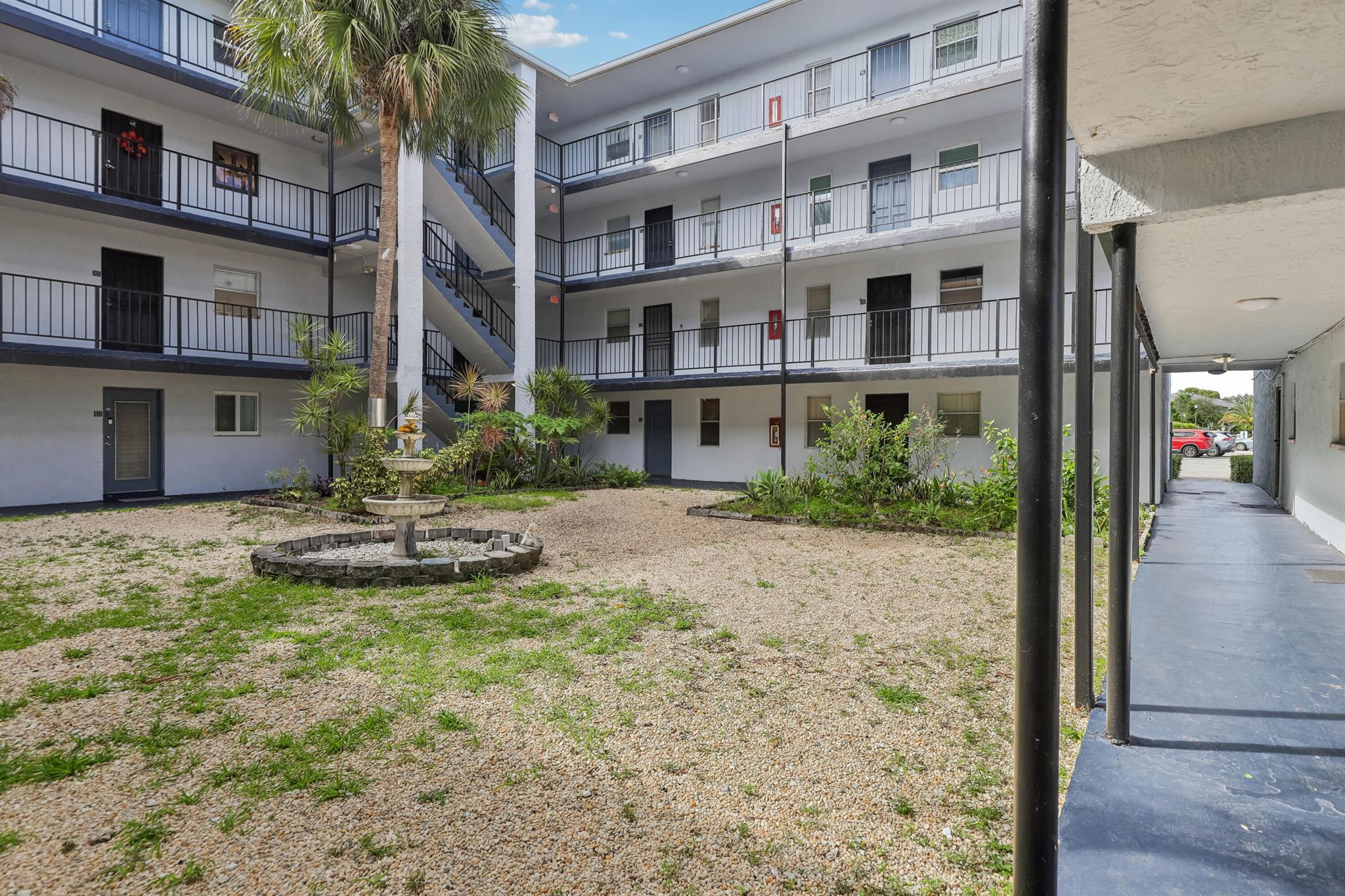 SOMERSET AT LAUDERDALE LA - Residential