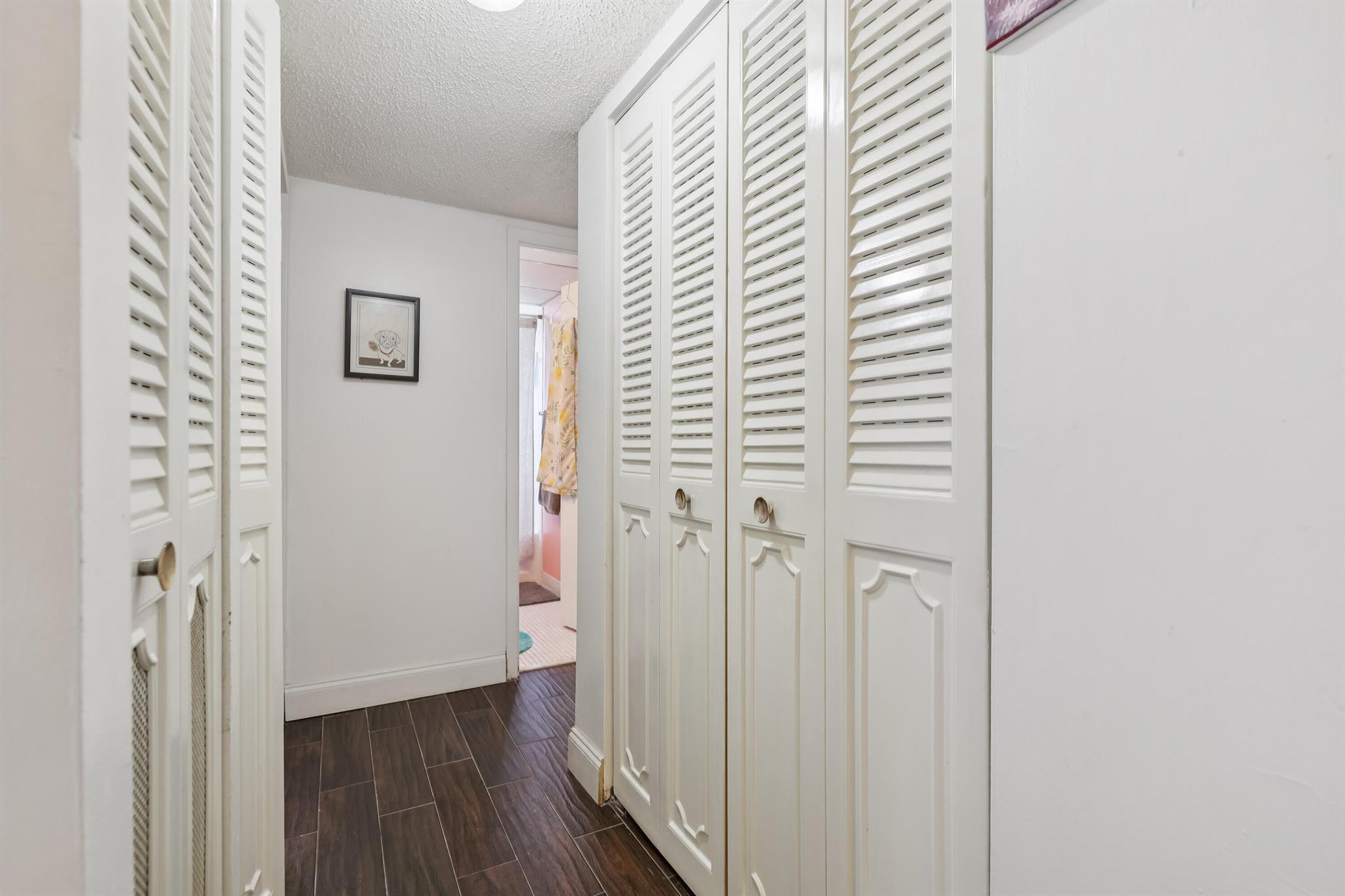 SOMERSET AT LAUDERDALE LA - Residential