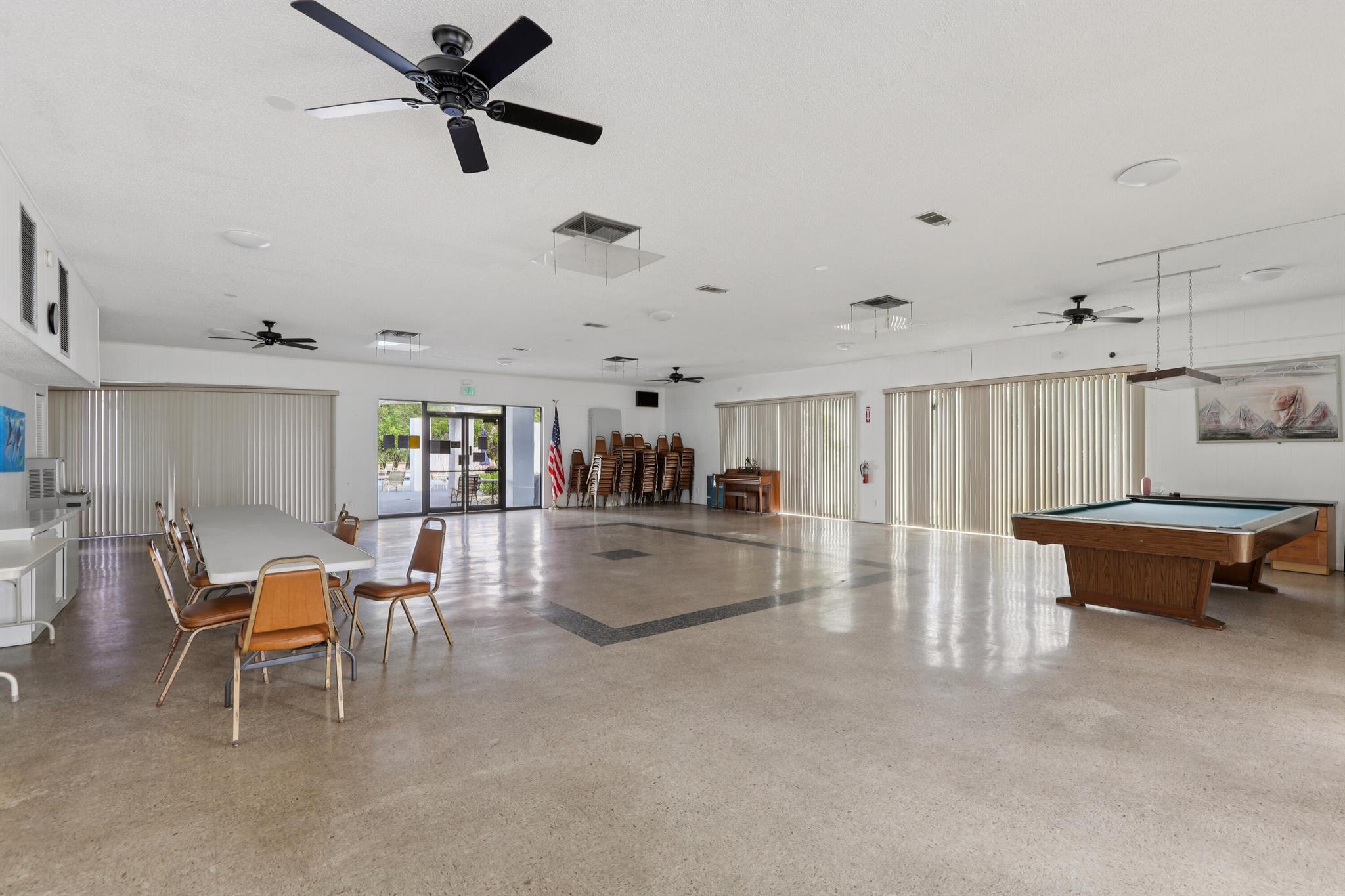 SOMERSET AT LAUDERDALE LA - Residential