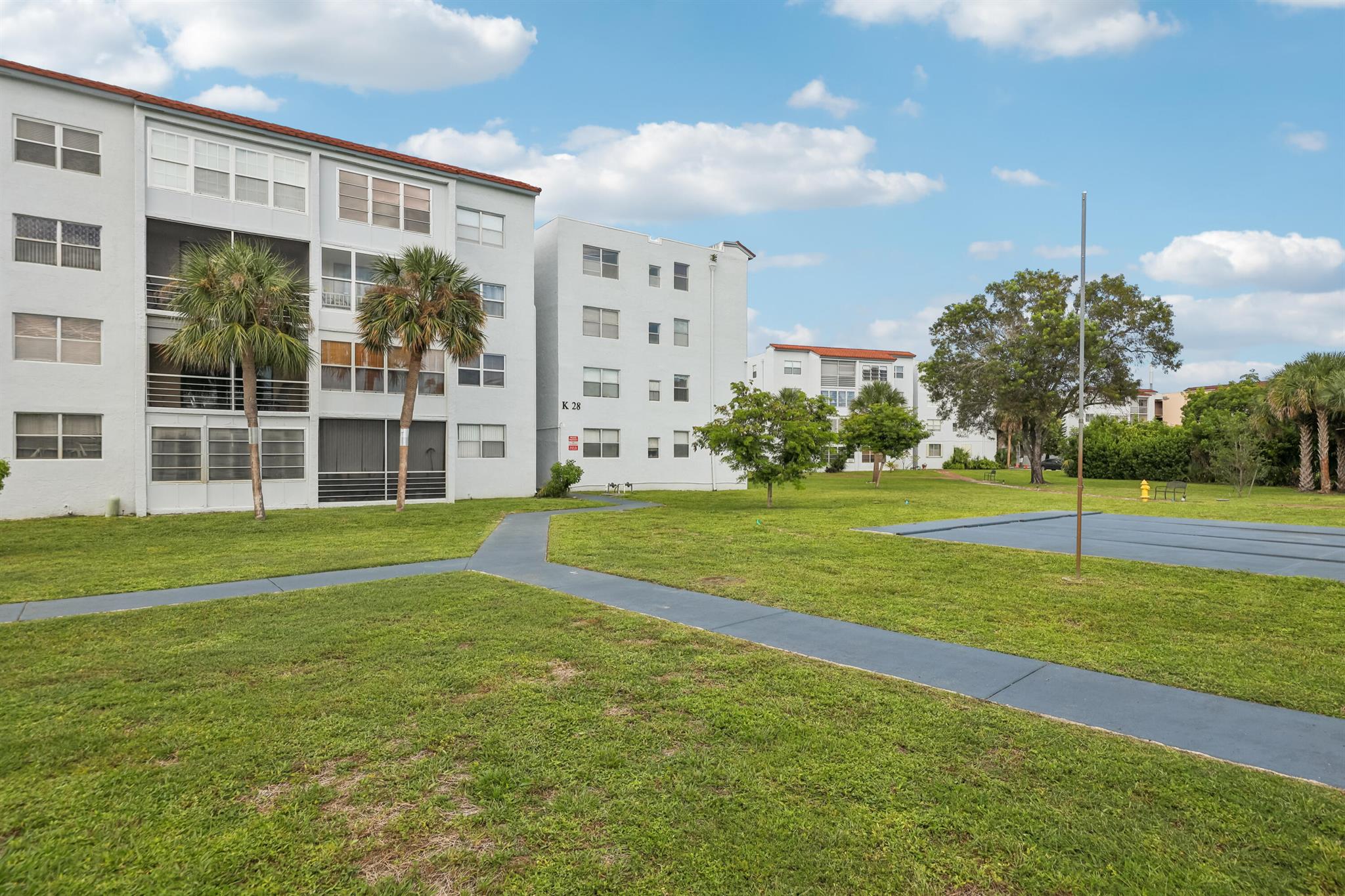 SOMERSET AT LAUDERDALE LA - Residential