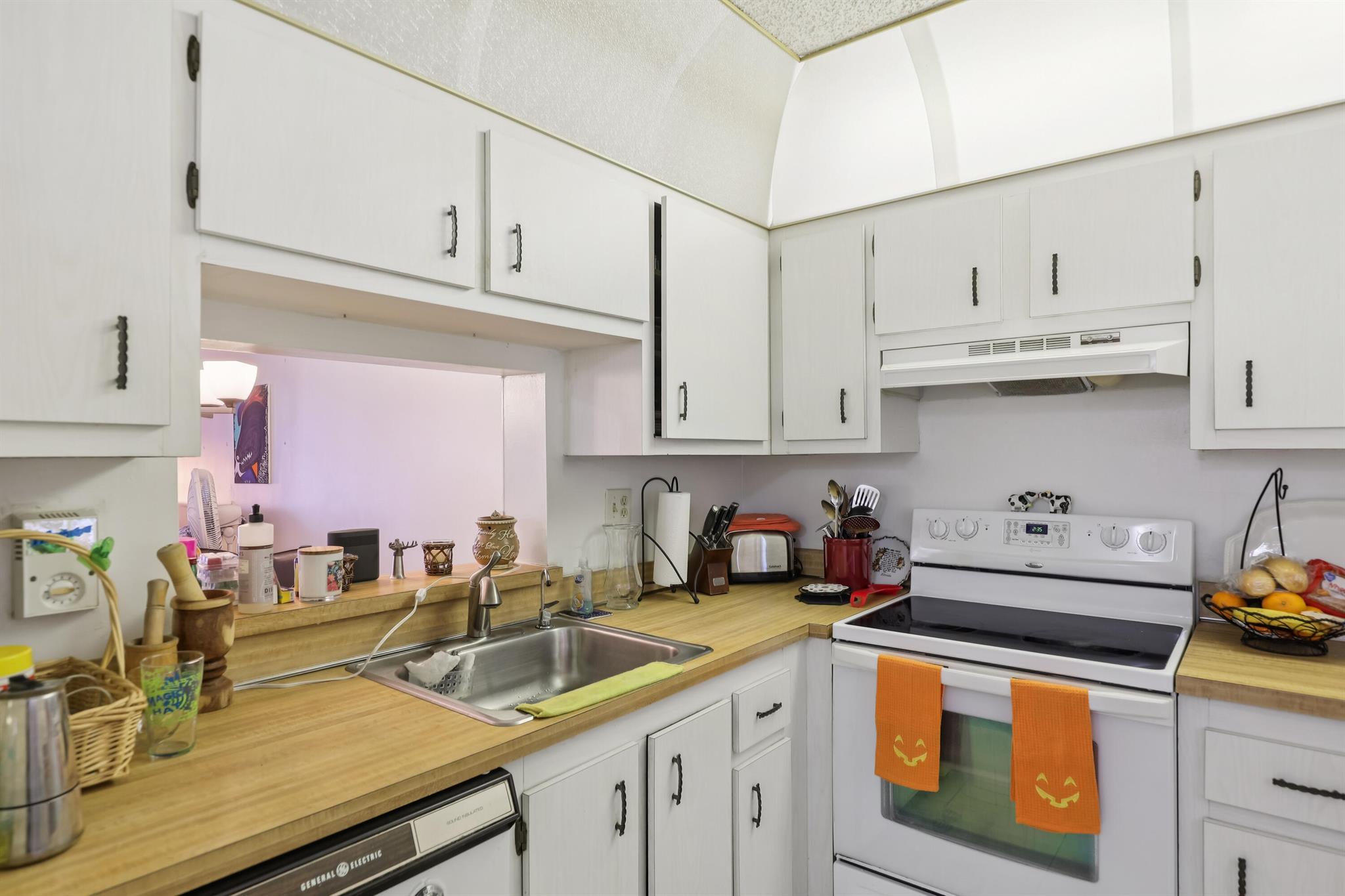 SOMERSET AT LAUDERDALE LA - Residential