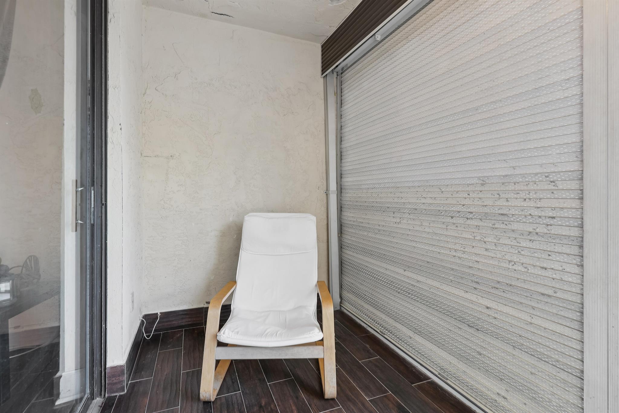 SOMERSET AT LAUDERDALE LA - Residential