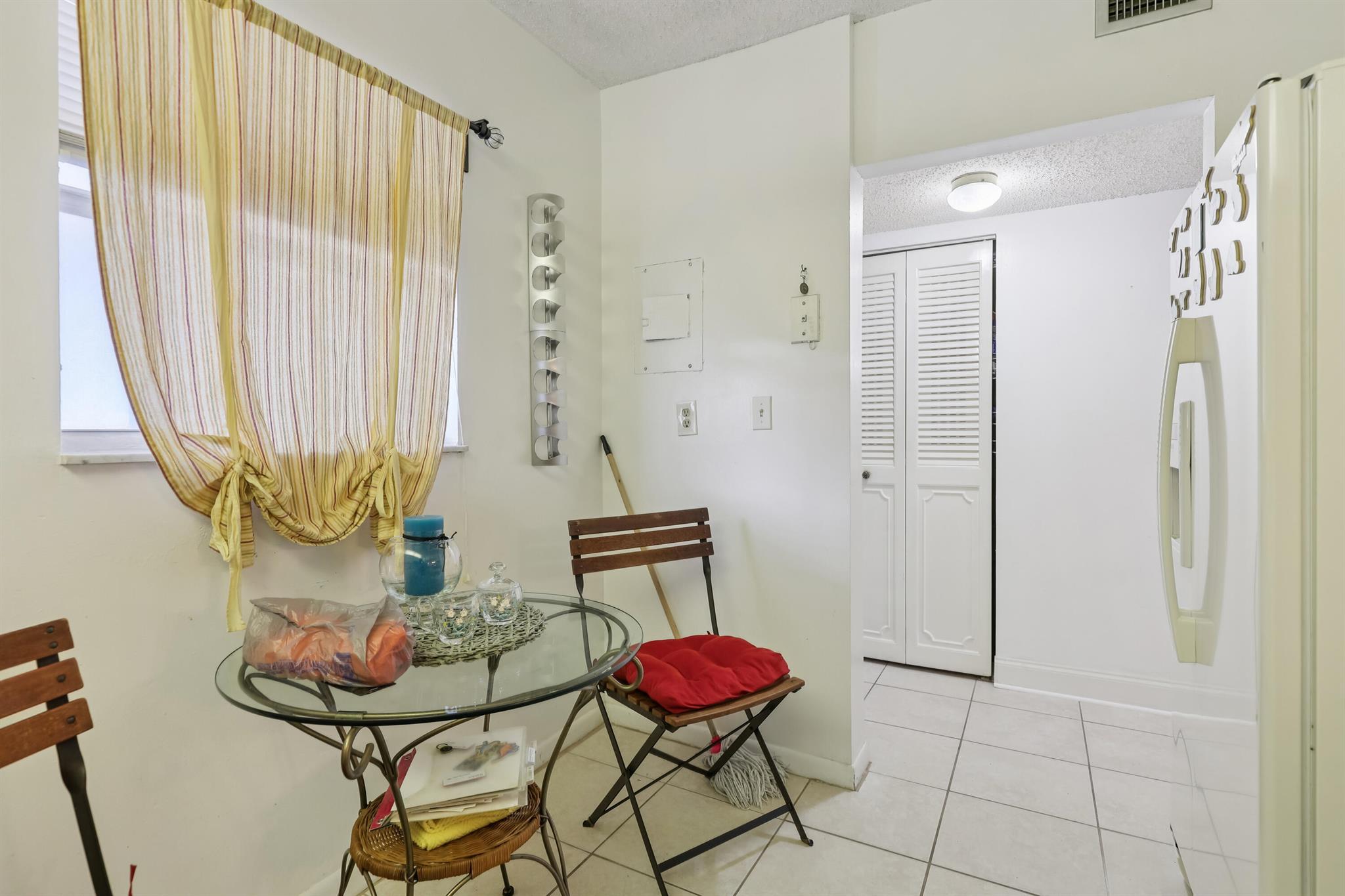 SOMERSET AT LAUDERDALE LA - Residential