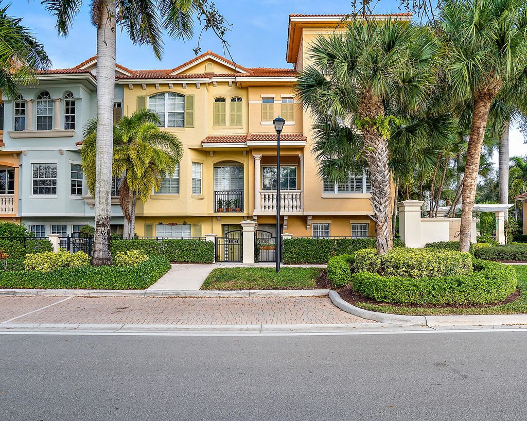 Photo of 11810 Valencia Gardens Avenue, Palm Beach Gardens, FL 33410 (MLS # R10805864)