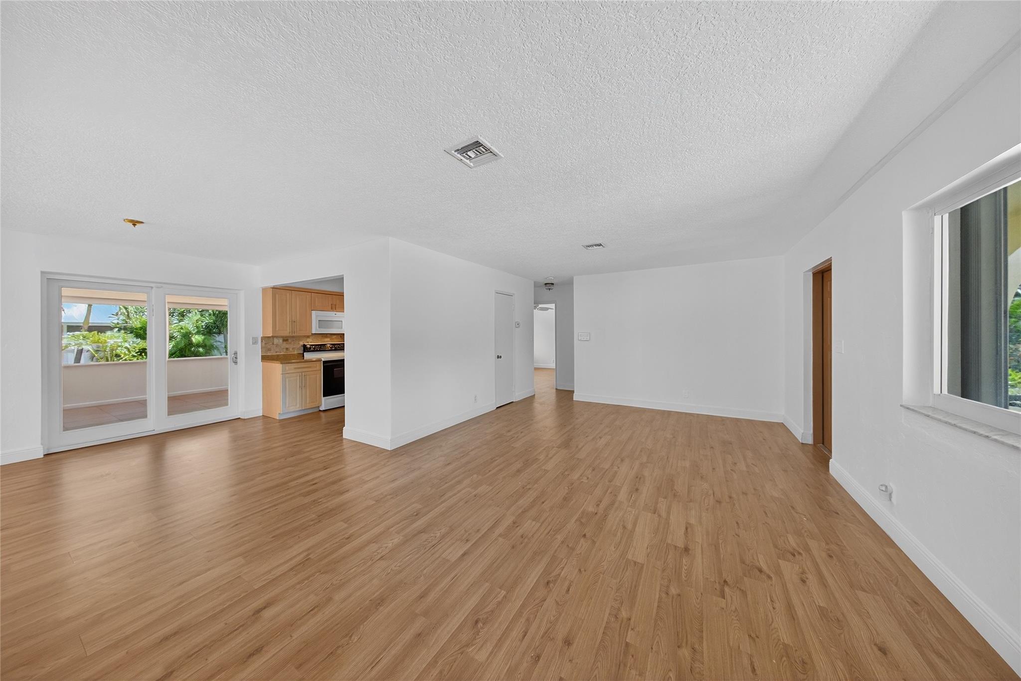 942 NE 25th Ave