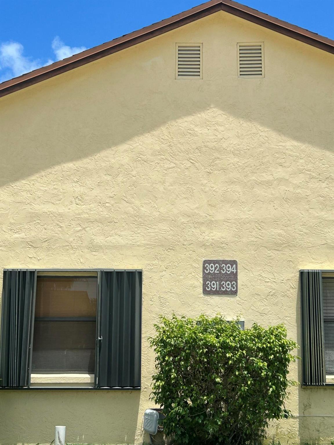 391 Springdale Circle, Palm Springs, FL, 33461/$295,000 1 391 Springdale Circle