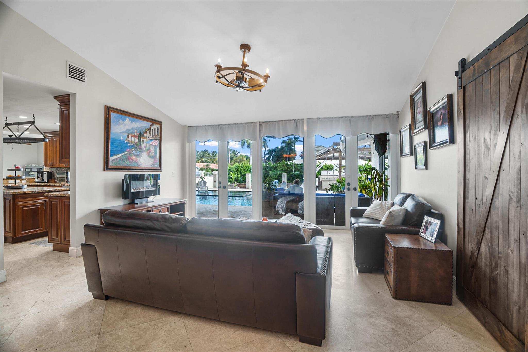 CARIBBEAN KEYS - Residential