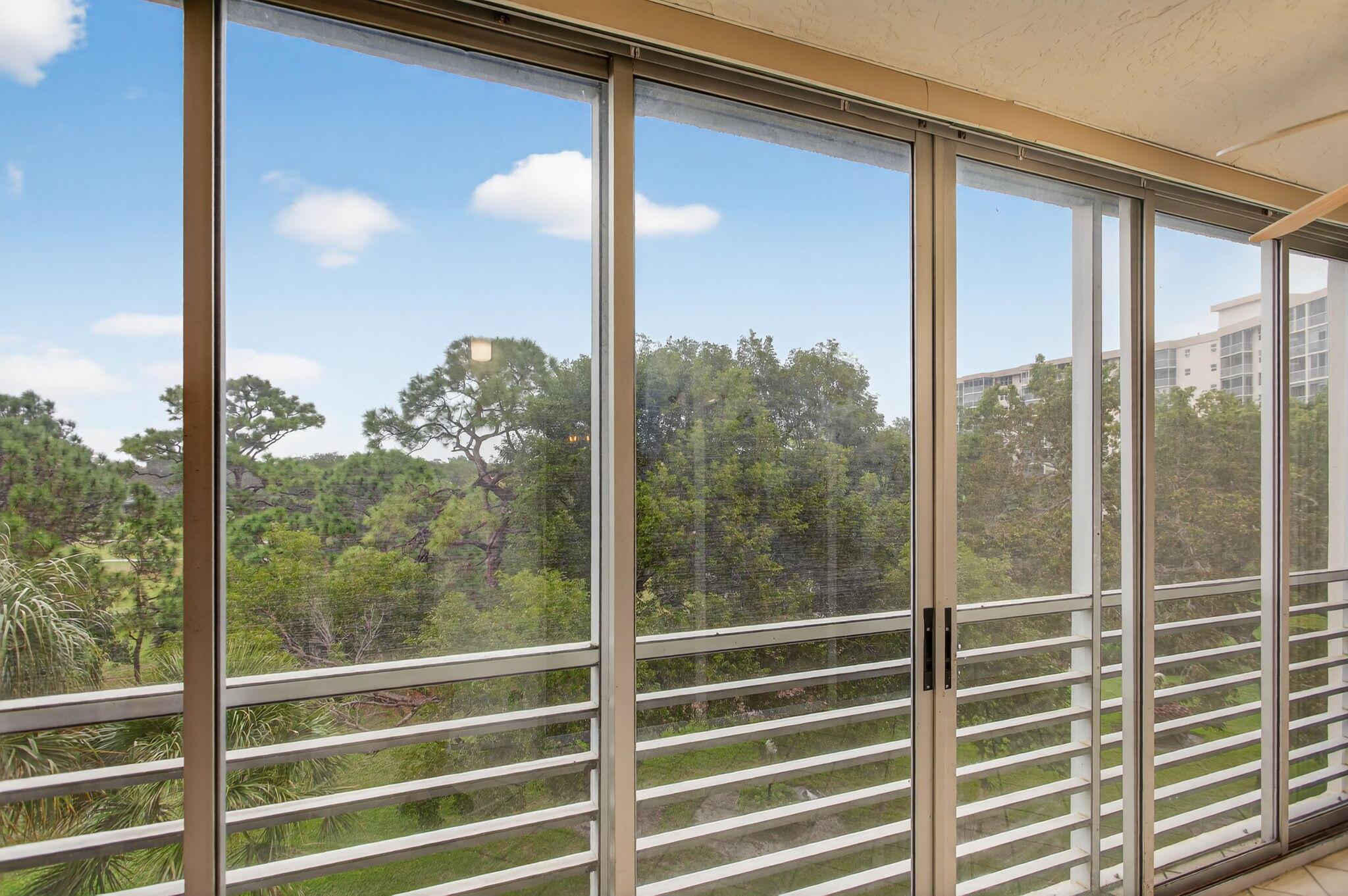 NO 116 PALM-AIRE COUNTRY - Residential