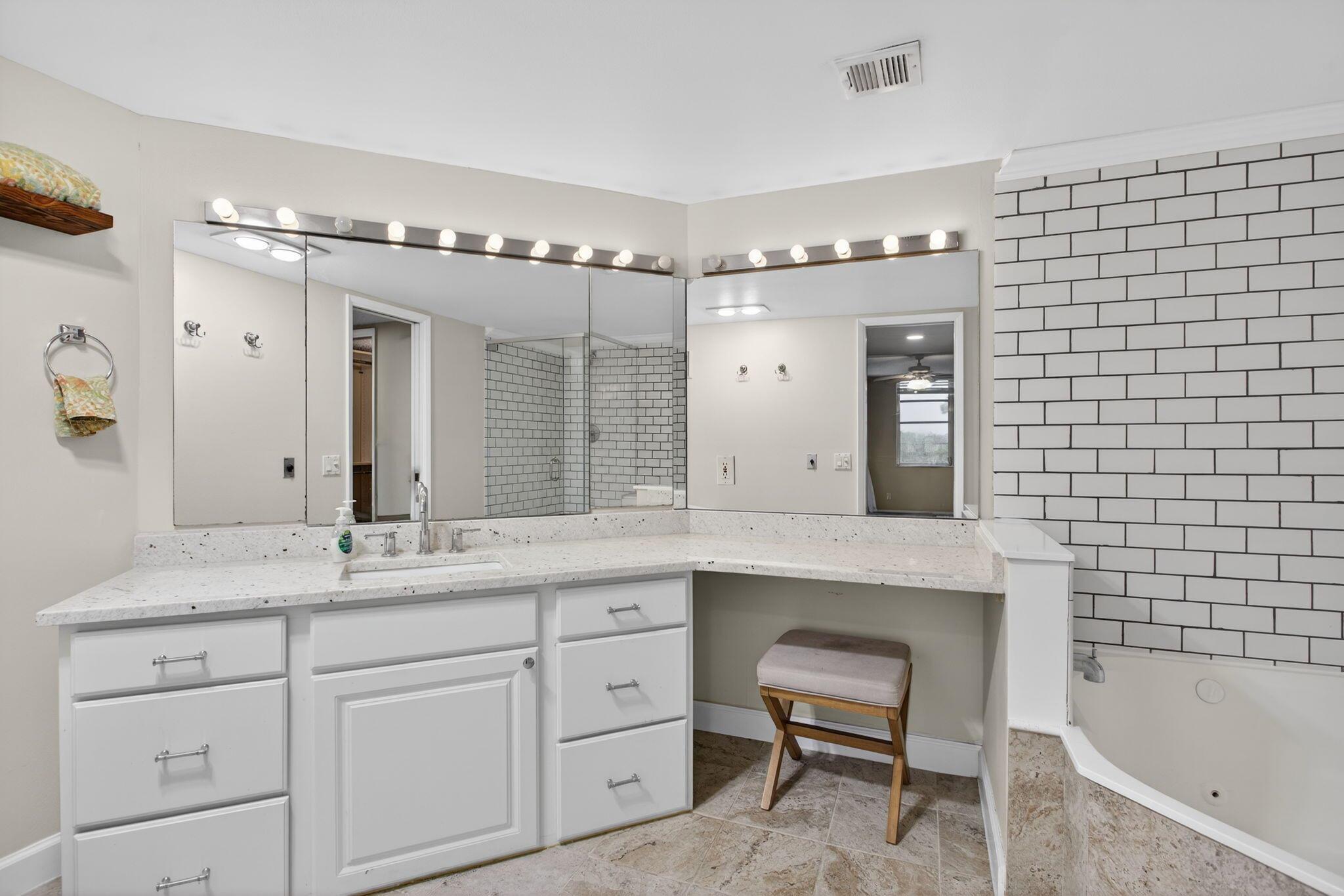 NO 116 PALM-AIRE COUNTRY - Residential