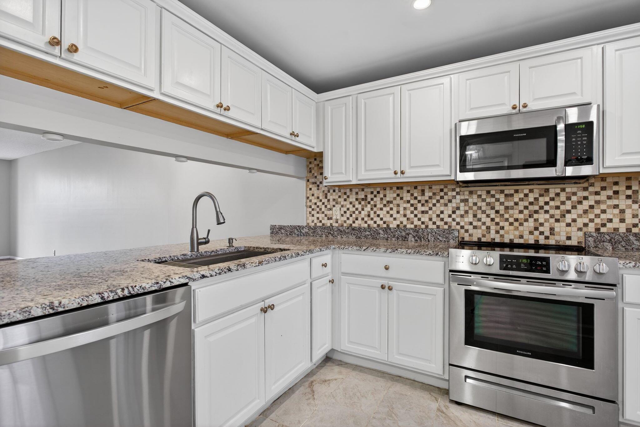 NO 116 PALM-AIRE COUNTRY - Residential