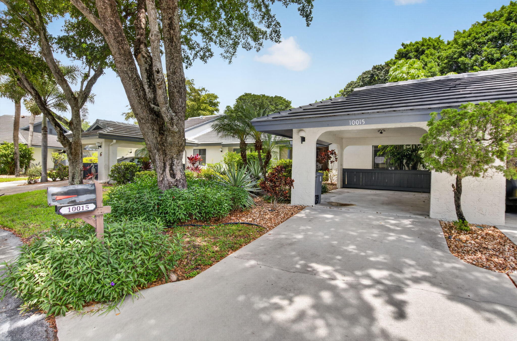 10015 Hickorywood Place