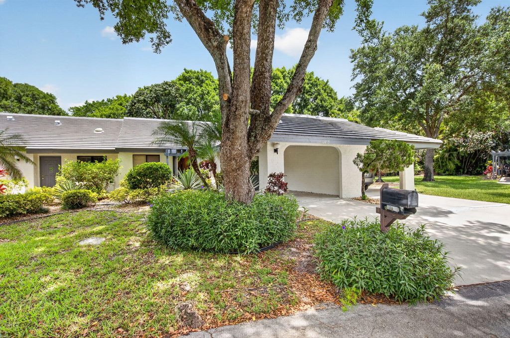 Photo of 10015 Hickorywood Place, Boynton Beach, FL 33437 (MLS # B26033234)
