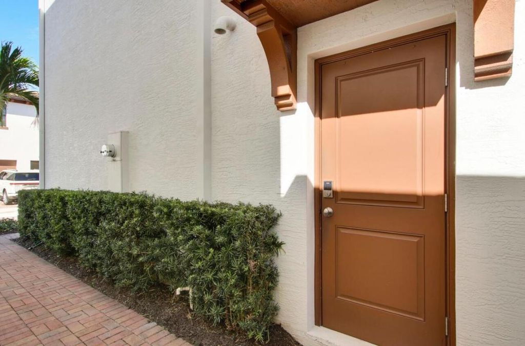 Photo of 1073 Faulkner Terrace, Palm Beach Gardens, FL 33418 (MLS # R10945701)