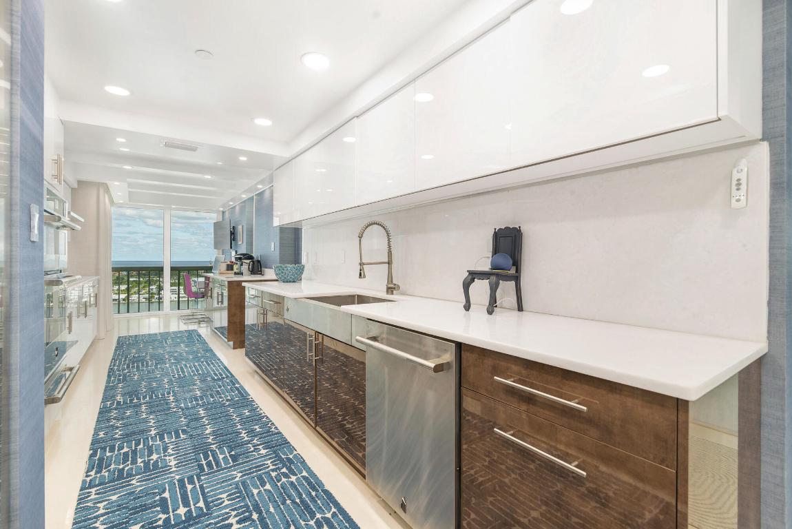 WATERVIEW TOWERS COND DECL FILED 8-20-81 - Residential