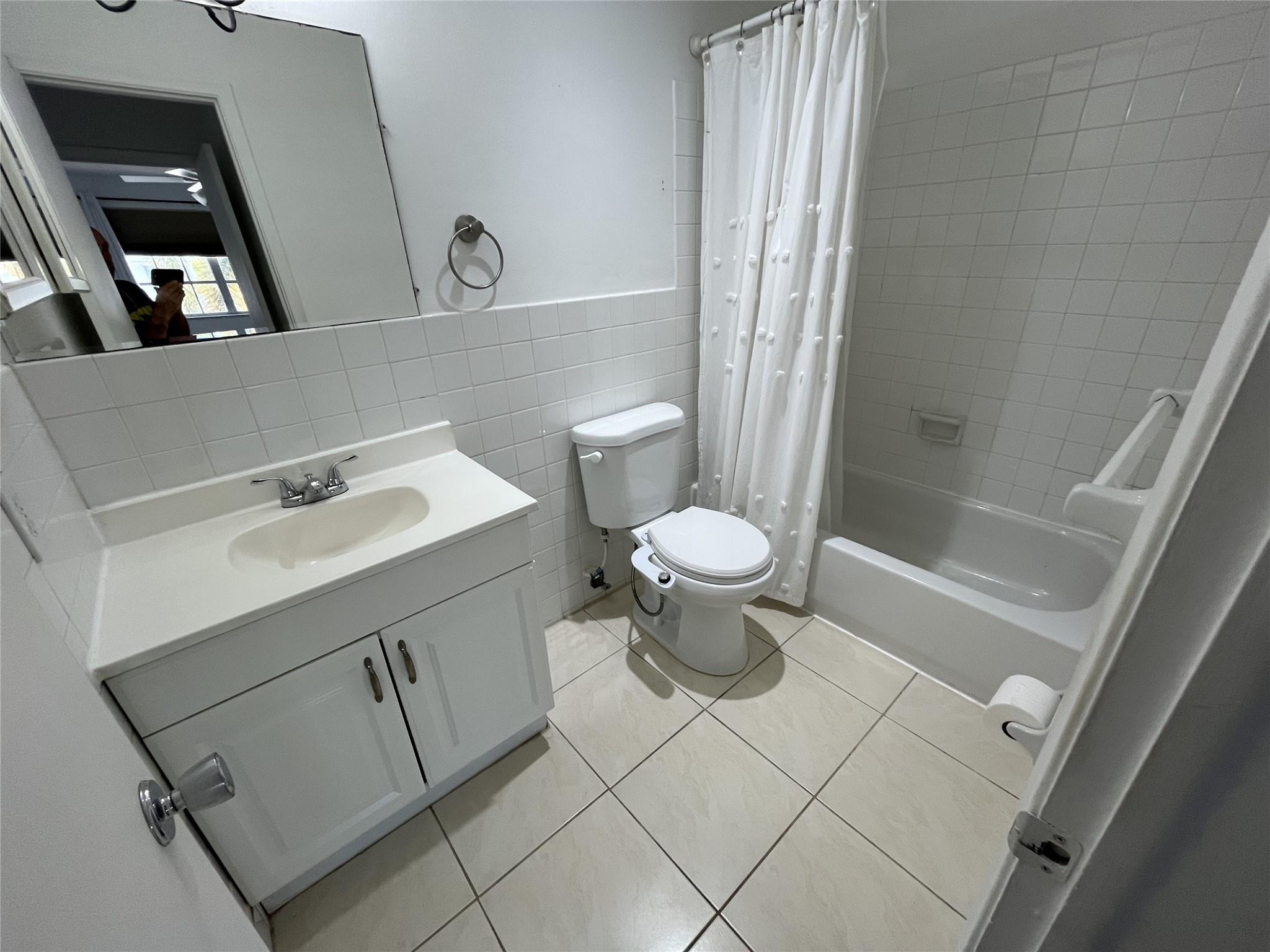 1821 NE 62nd Street 425