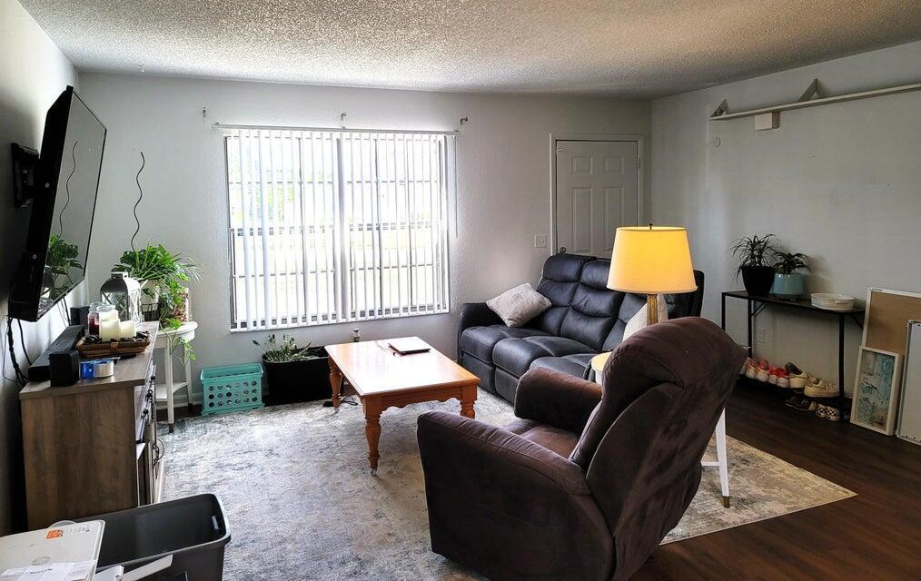311 SW Virden Court