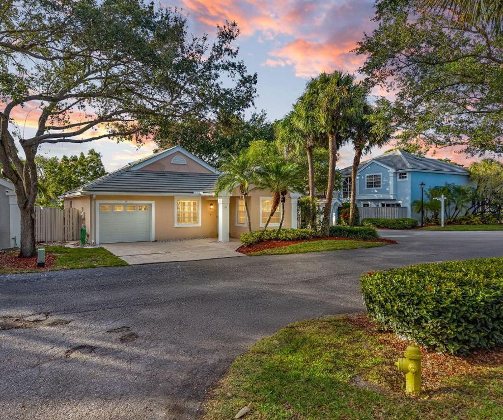 Photo of 28 Governors Court, Palm Beach Gardens, FL 33418 (MLS # R11151442)