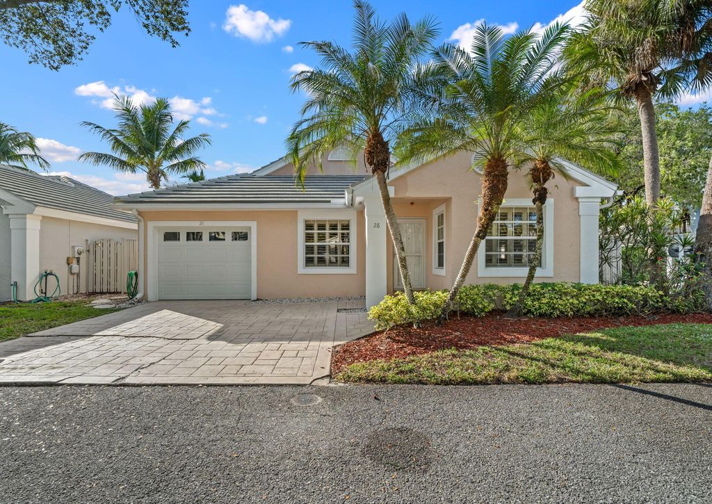Photo of 28 Governors Court, Palm Beach Gardens, FL 33418 (MLS # R11151442)