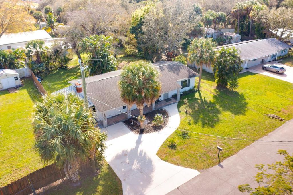 Photo of 2111 Donald Avenue, Fort Pierce, FL 34946 (MLS # R10961222)