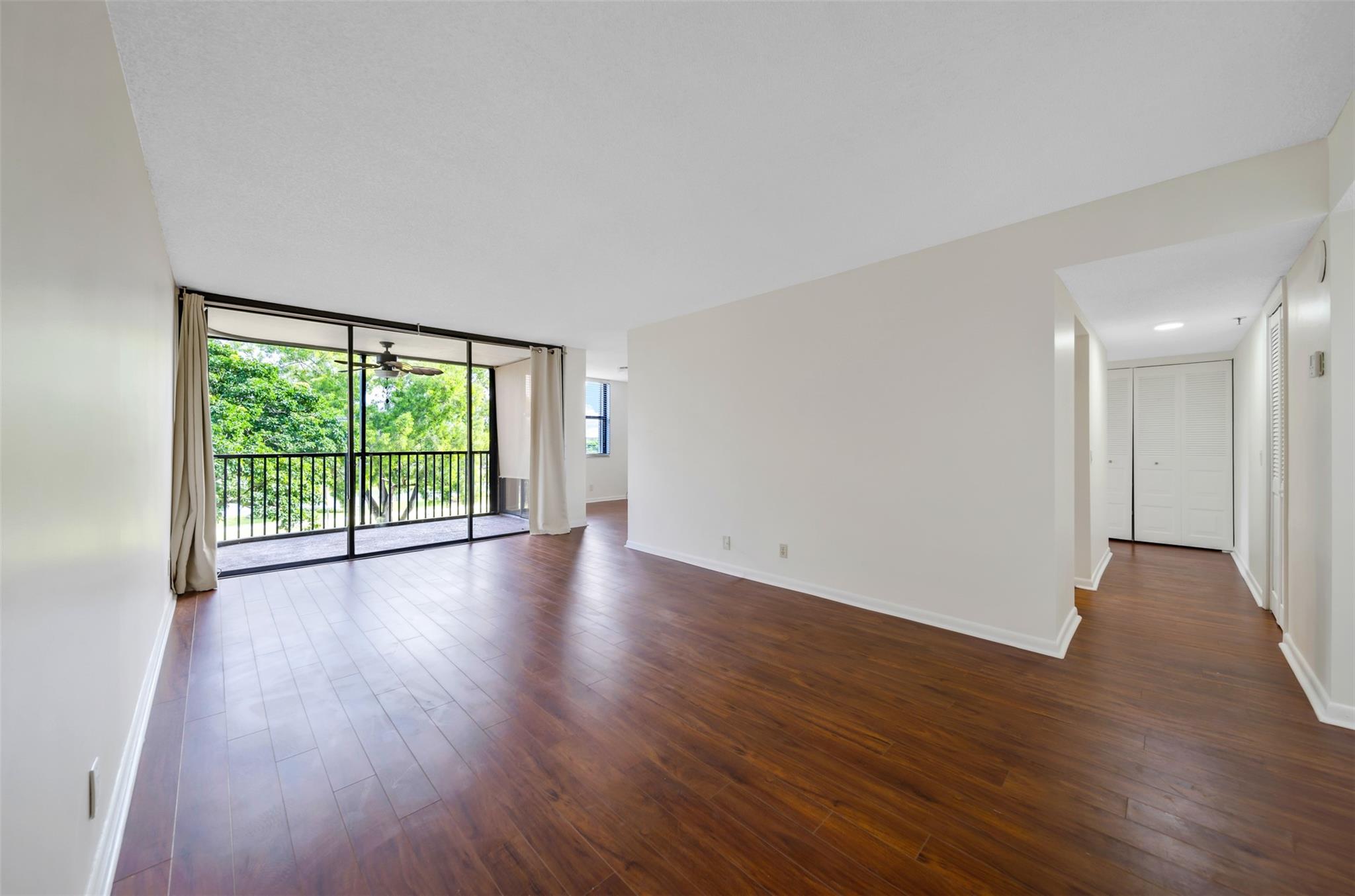 LAKE EMERALD - Residential