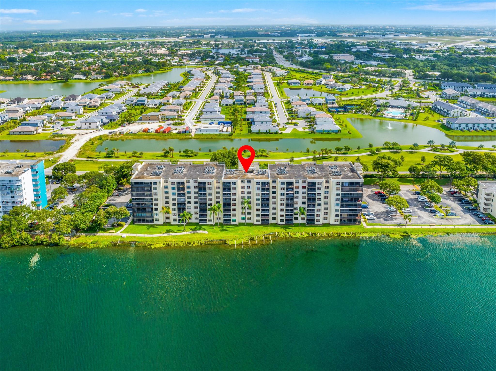 LAKE EMERALD - Residential