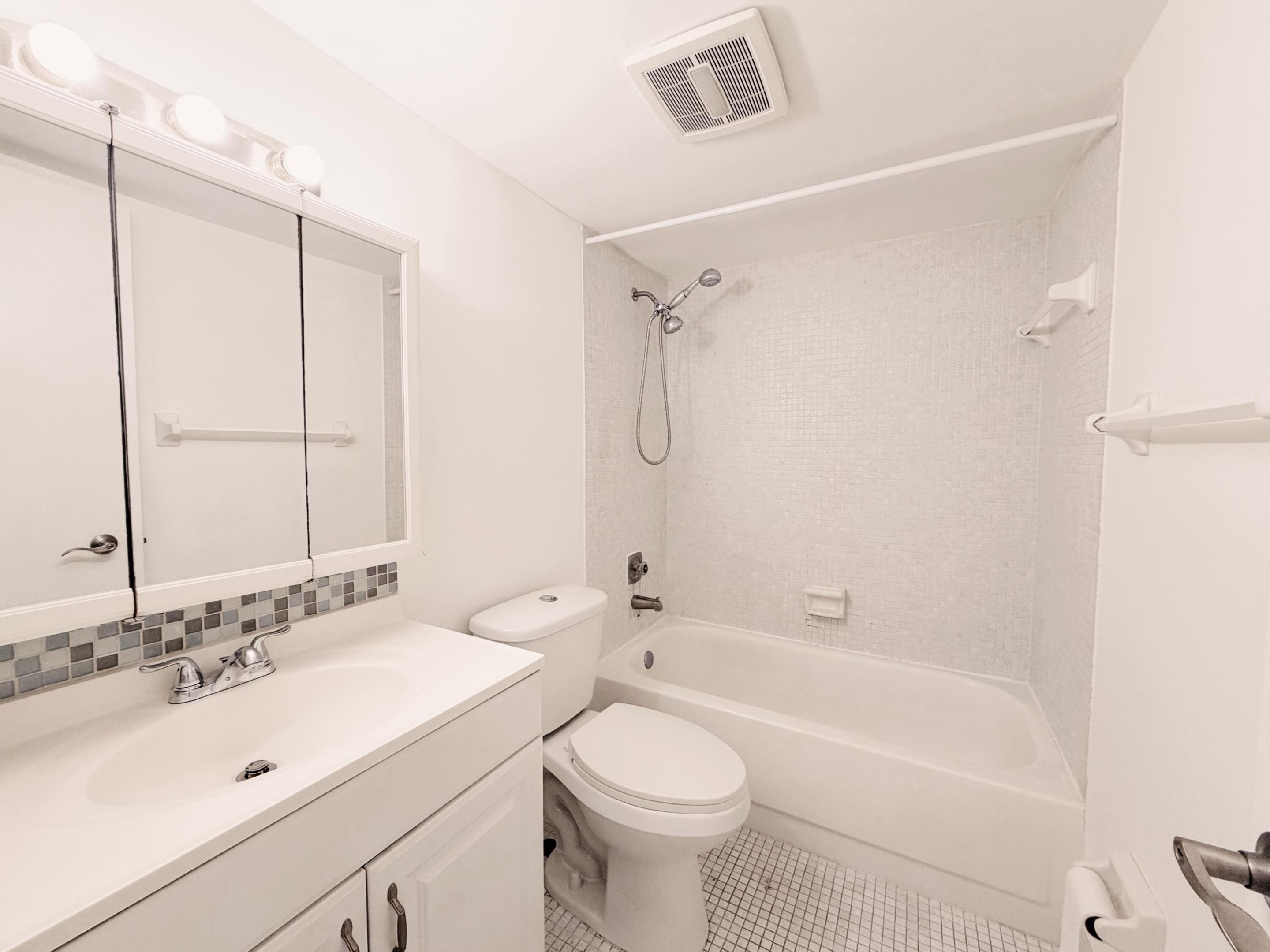 VILLAGE GREEN COVENTRY CONDO - Residential Lease