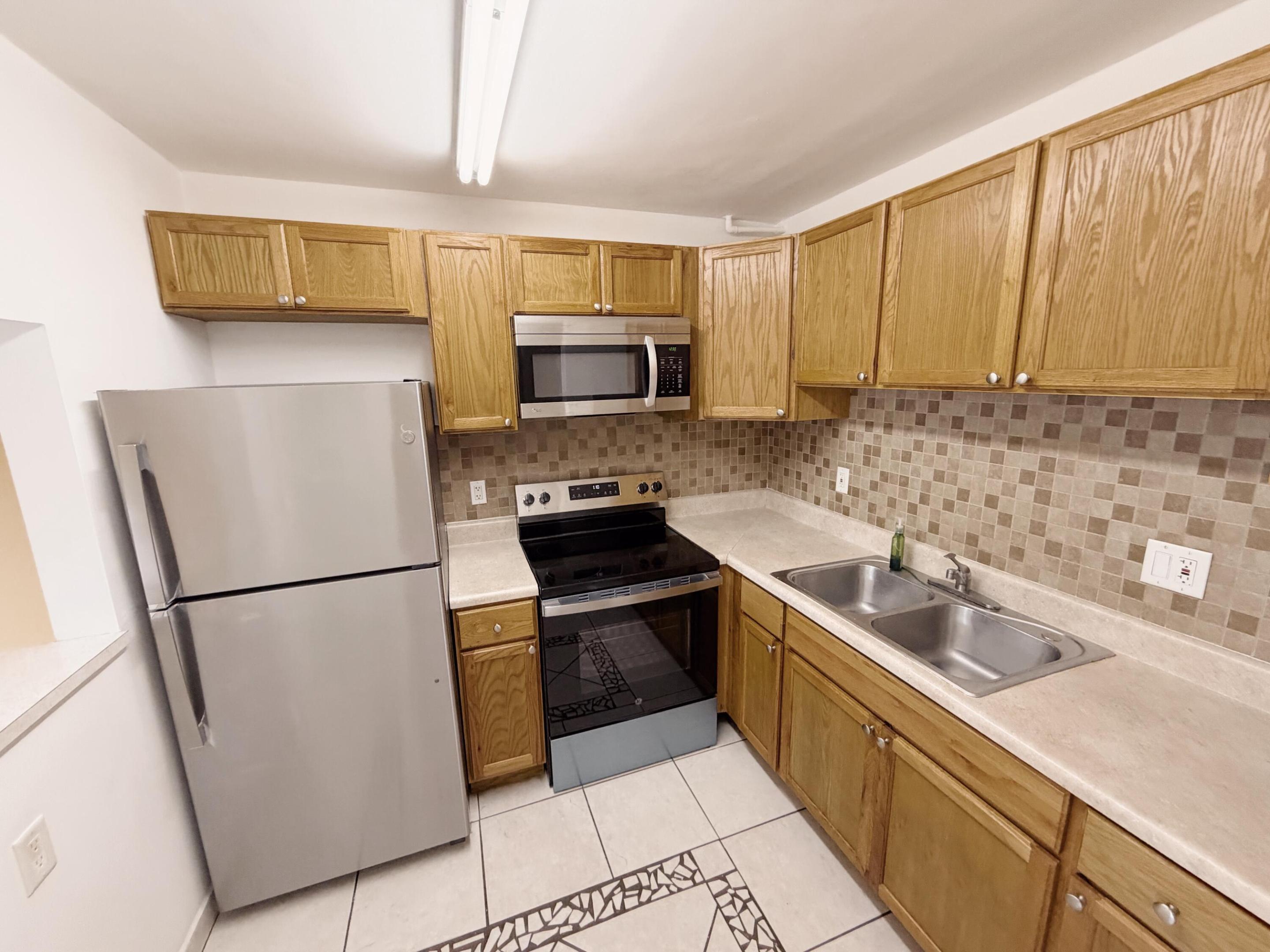 VILLAGE GREEN COVENTRY CONDO - Residential Lease