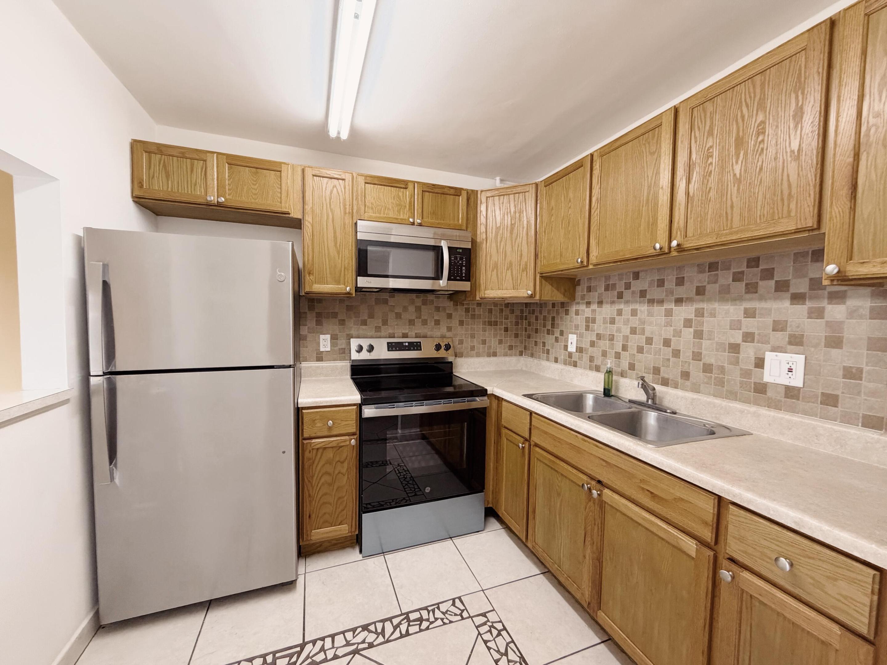 VILLAGE GREEN COVENTRY CONDO - Residential Lease