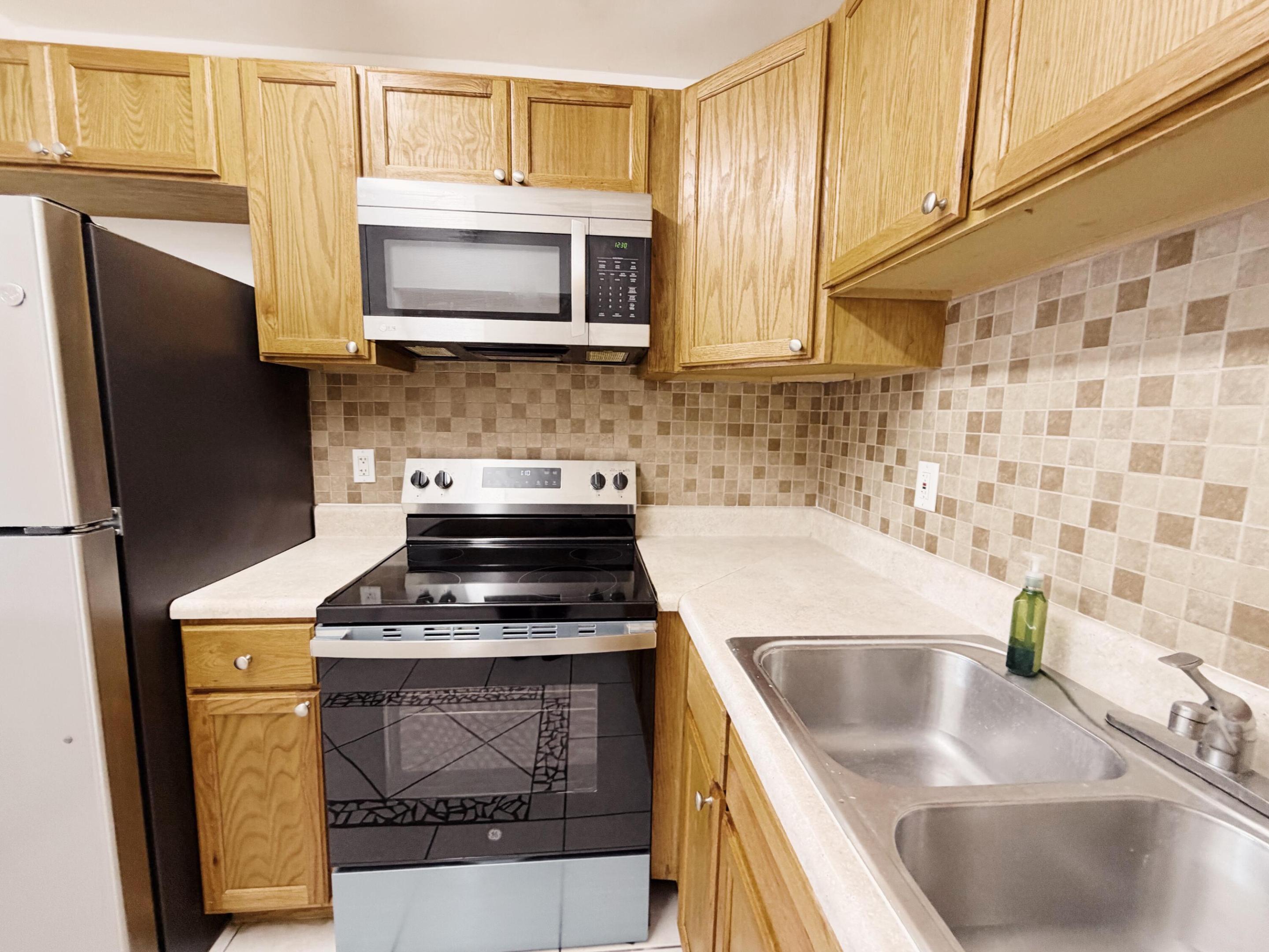 VILLAGE GREEN COVENTRY CONDO - Residential Lease