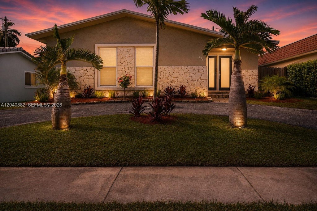 Photo of 816 Johnson Street, Hollywood, FL 33019 (MLS # A12040882)