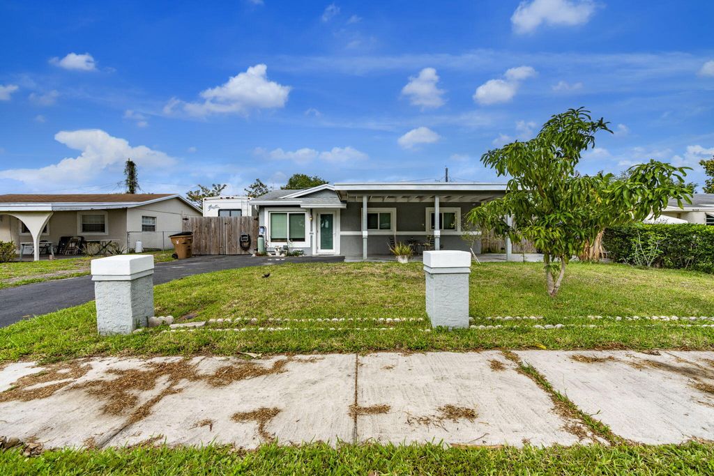 Photo of 607 NW 1st Terrace, Deerfield Beach, FL 33441 (MLS # B26008961)