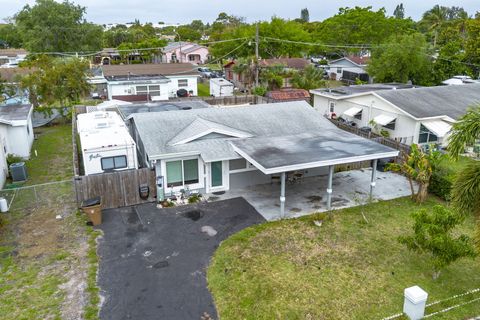 Tiny photo for 607 NW 1st Terrace, Deerfield Beach, FL 33441 (MLS # B26008961)