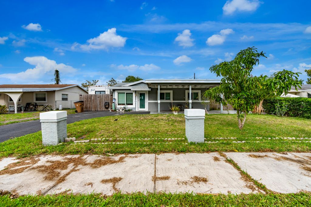 Photo of 607 NW 1st Terrace, Deerfield Beach, FL 33441 (MLS # B26008961)