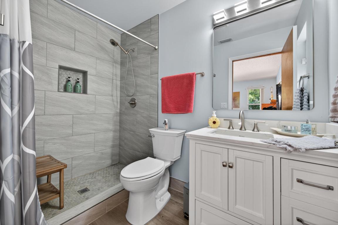 16-41-41~ S 239 FT OF NLY   1274.32 FT OF W 209 FT - Residential