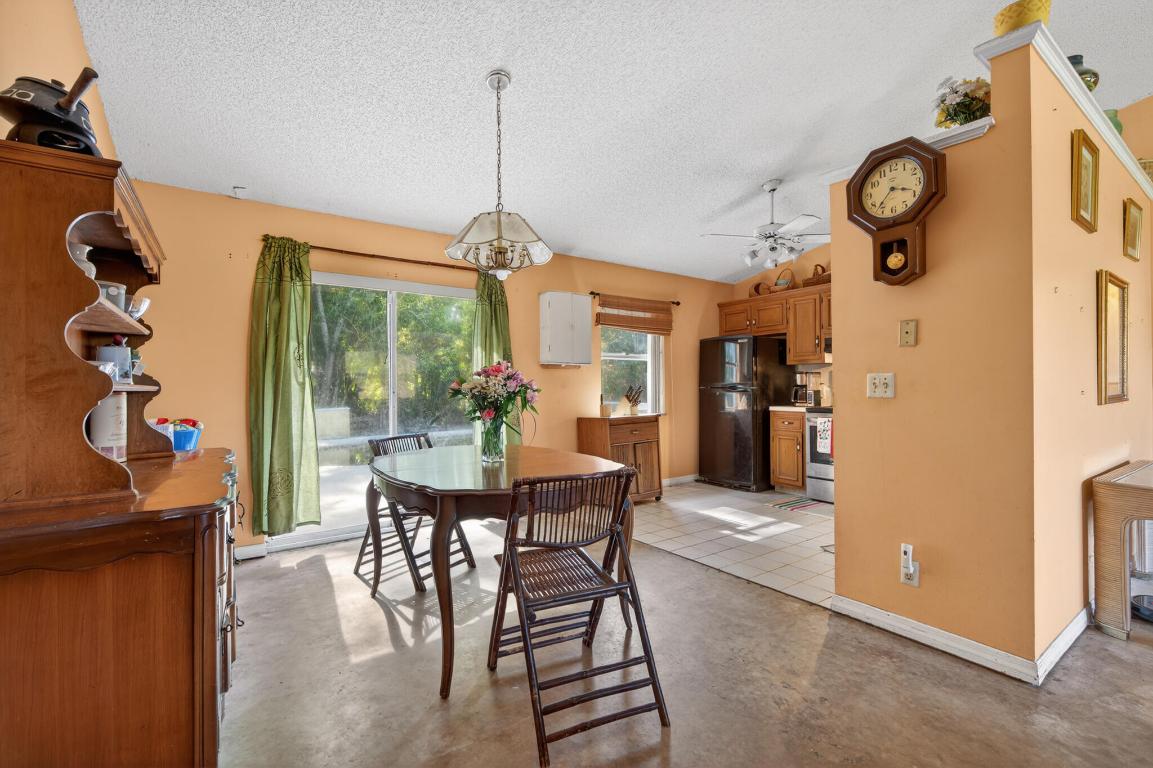 16-41-41~ S 239 FT OF NLY   1274.32 FT OF W 209 FT - Residential