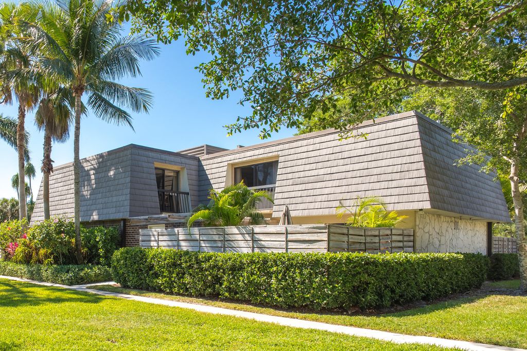 Photo of 1314 13th Terrace, Palm Beach Gardens, FL 33418 (MLS # R10968932)