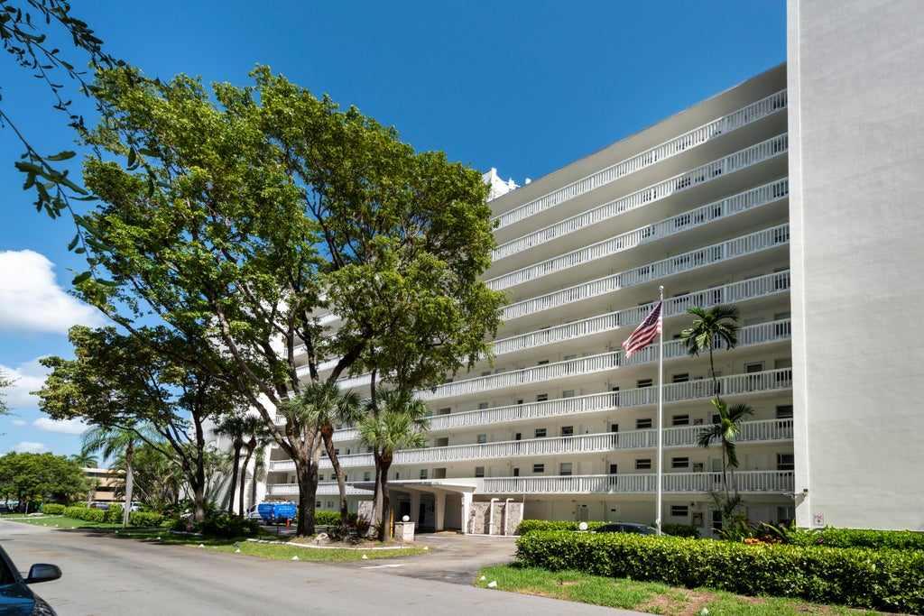 Photo of 2555 NE 11th Street #803, Fort Lauderdale, FL 33304 (MLS # B26056992)