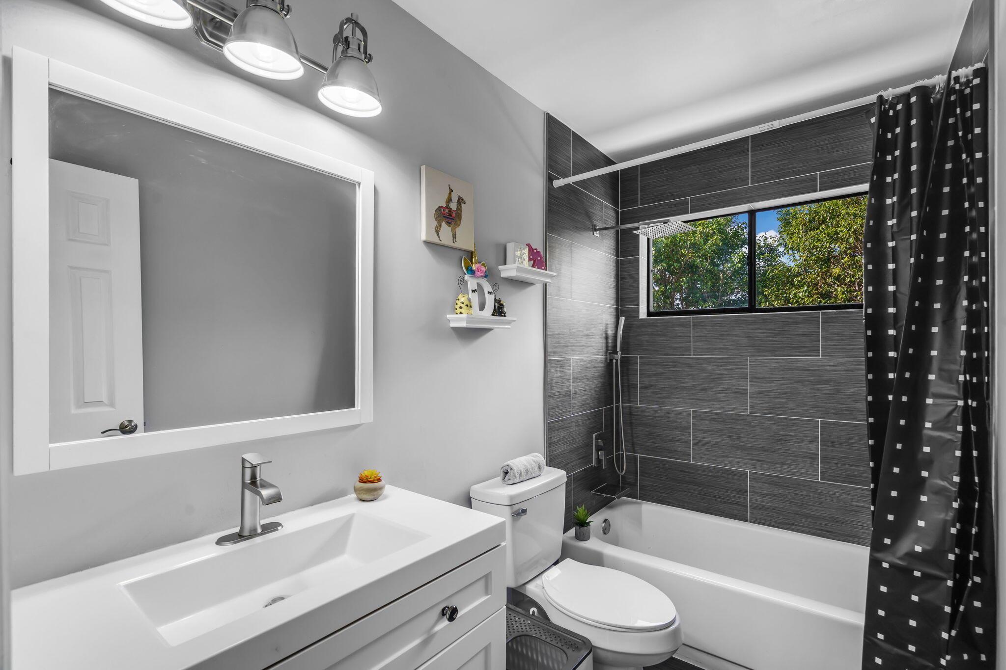 BOYNTON LAKES 4 - Residential