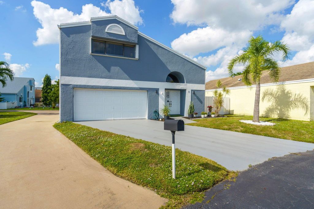 Photo of 5 Compton Way, Boynton Beach, FL 33426 (MLS # R11142504)