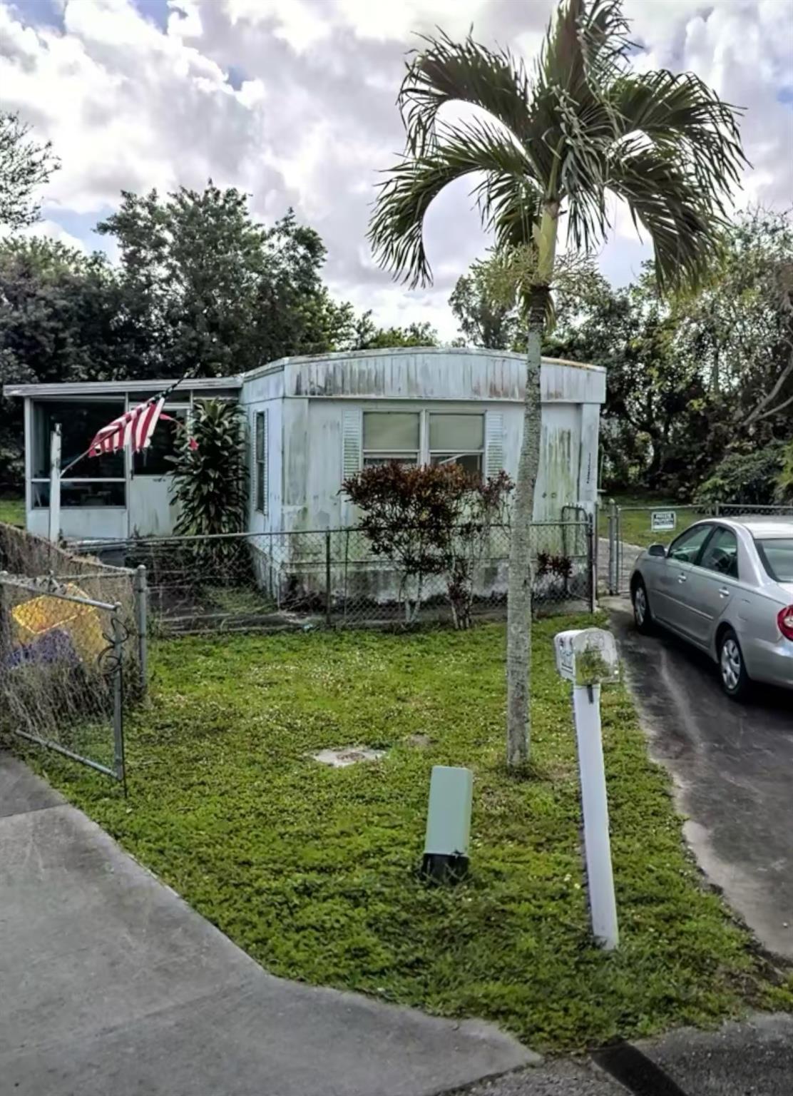 Investor special!!!! CASH ONLY!!! Mobile home cant be lived in Sold as is. YOU OWN THE LAND. No restrictions. A blank slate.
All ages, ready for a new mobile home NO HOA!!! Fast closing