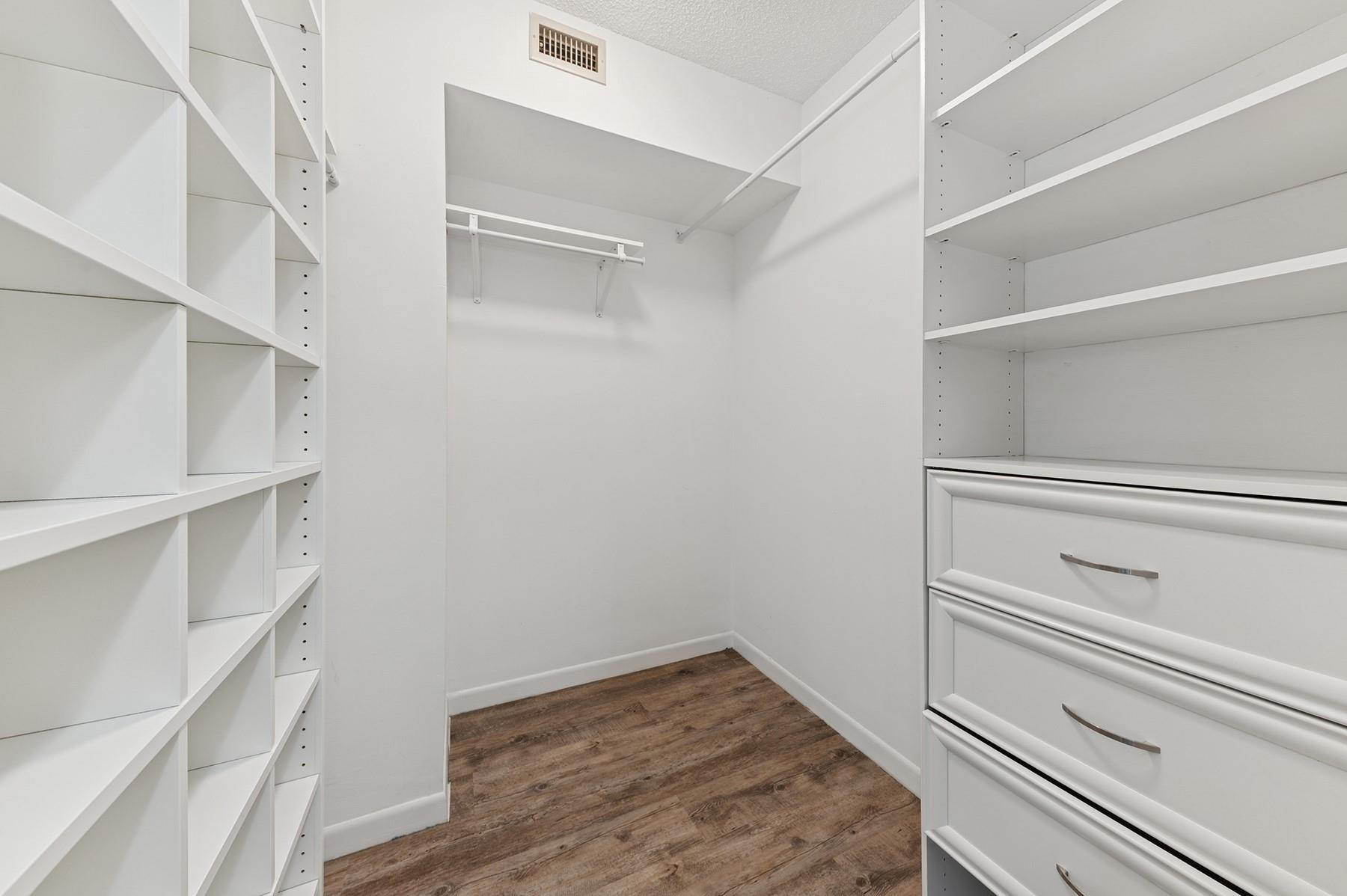 C H E ACRES - Residential