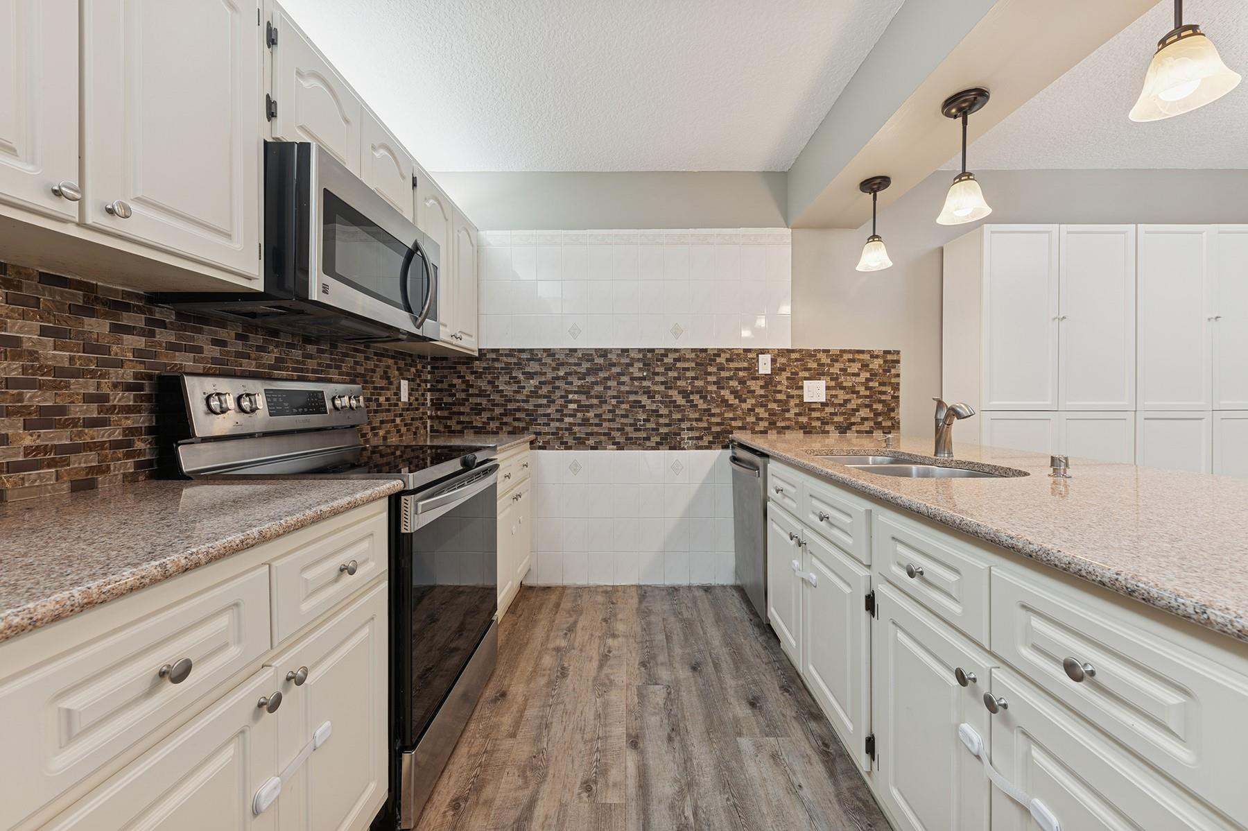 1155 SW 118th Terrace, Davie, FL, 33325/$460,000 3 1155 SW 118th Terrace