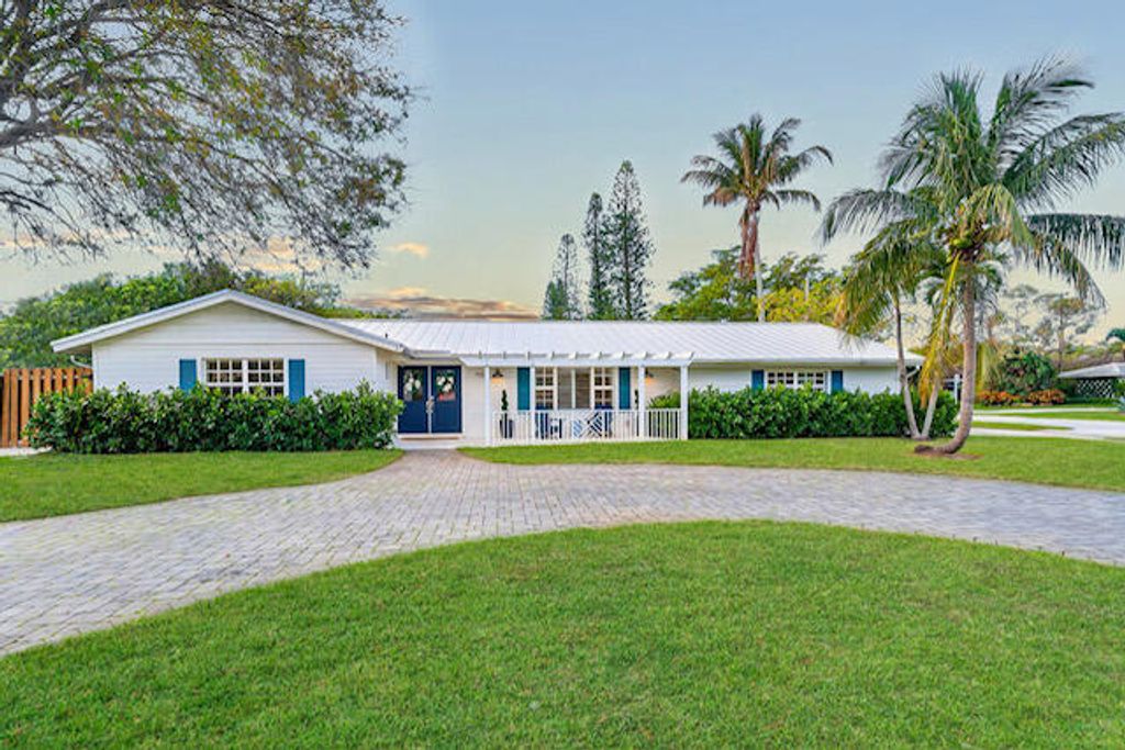 Photo of 700 Lakeside Circle, North Palm Beach, FL 33408 (MLS # R10973937)