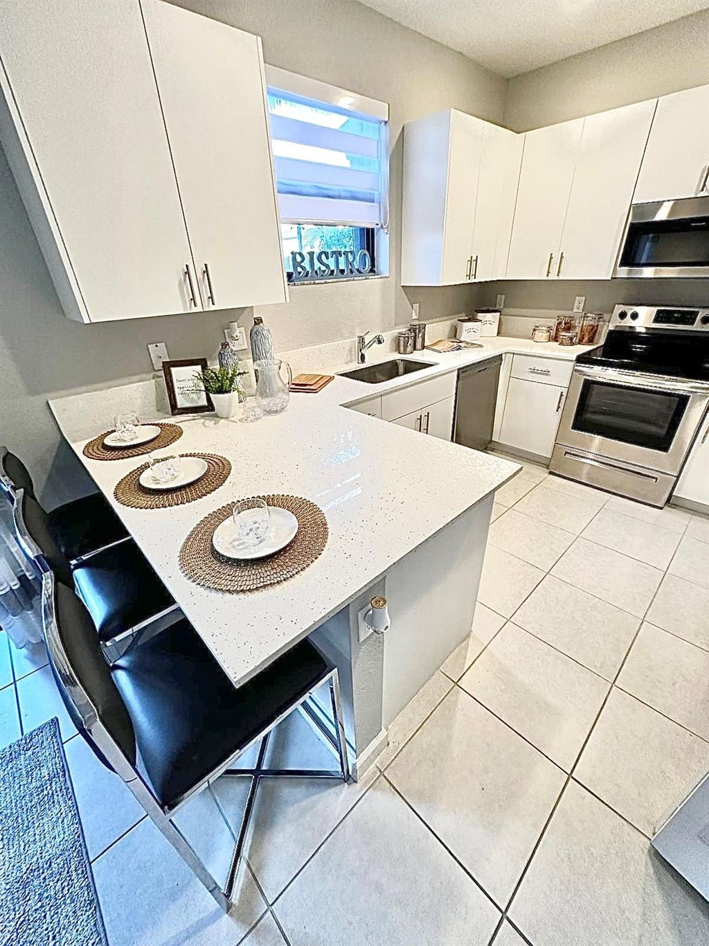 Photo of 231 SW 159 Ter, Pembroke Pines, FL 33027 (MLS # F10487330)