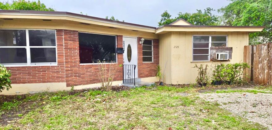 Large FOUR bedroom house with full TWO bathrooms with a HUGE BACKYARD - plenty of PARKING WITH NO RESTRICTIONS, NO HOA. Perfect location close to Hollywood DOWNTOWN, shopping, restaurants, short distance to the BEACH. EASY and QUICK MOVE IN. NO MINIMUM CREDIT SCORE requirement. PETS are welcome.