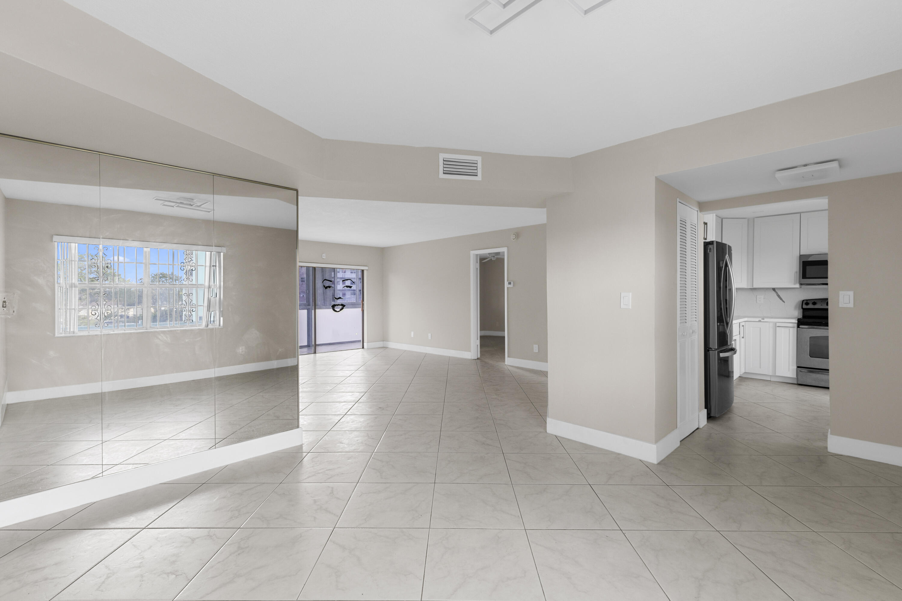 EMERALD CONDO - Residential