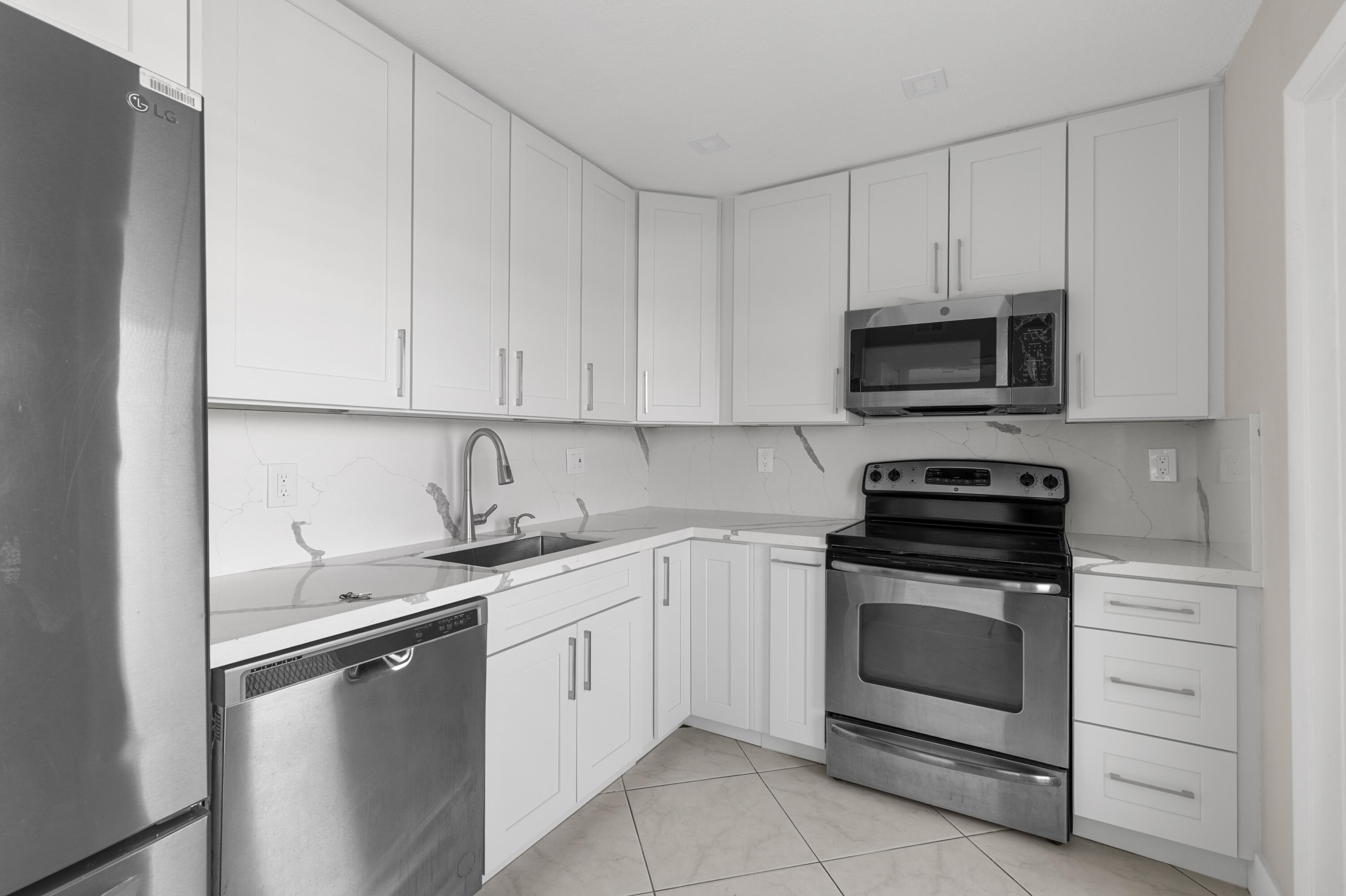 EMERALD CONDO - Residential