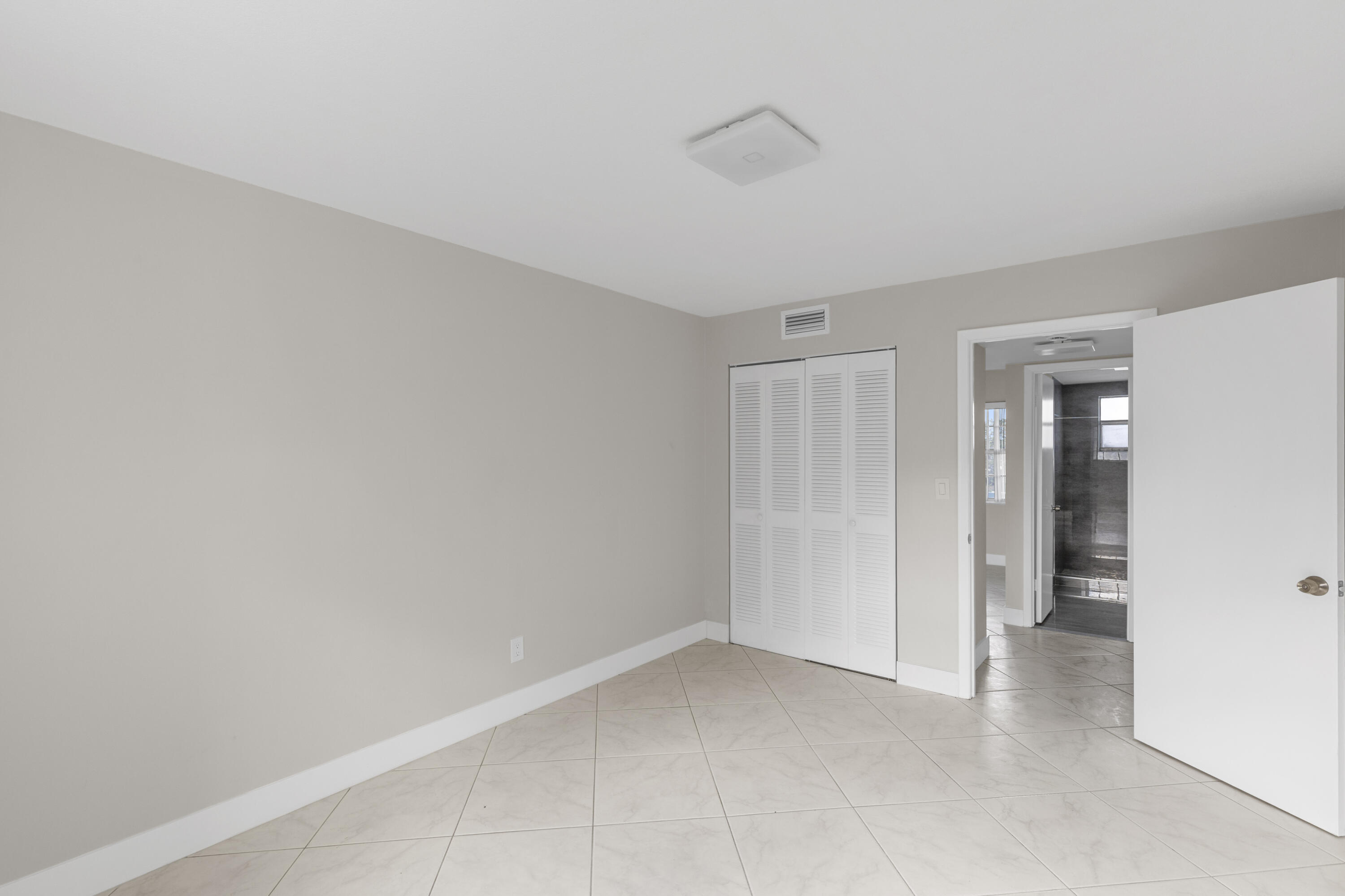 EMERALD CONDO - Residential